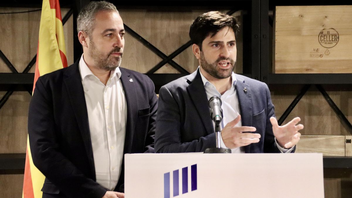El candidato de Junts en Manresa, Ramón Bacardit, junto a Sergi Perramon, este viernes.