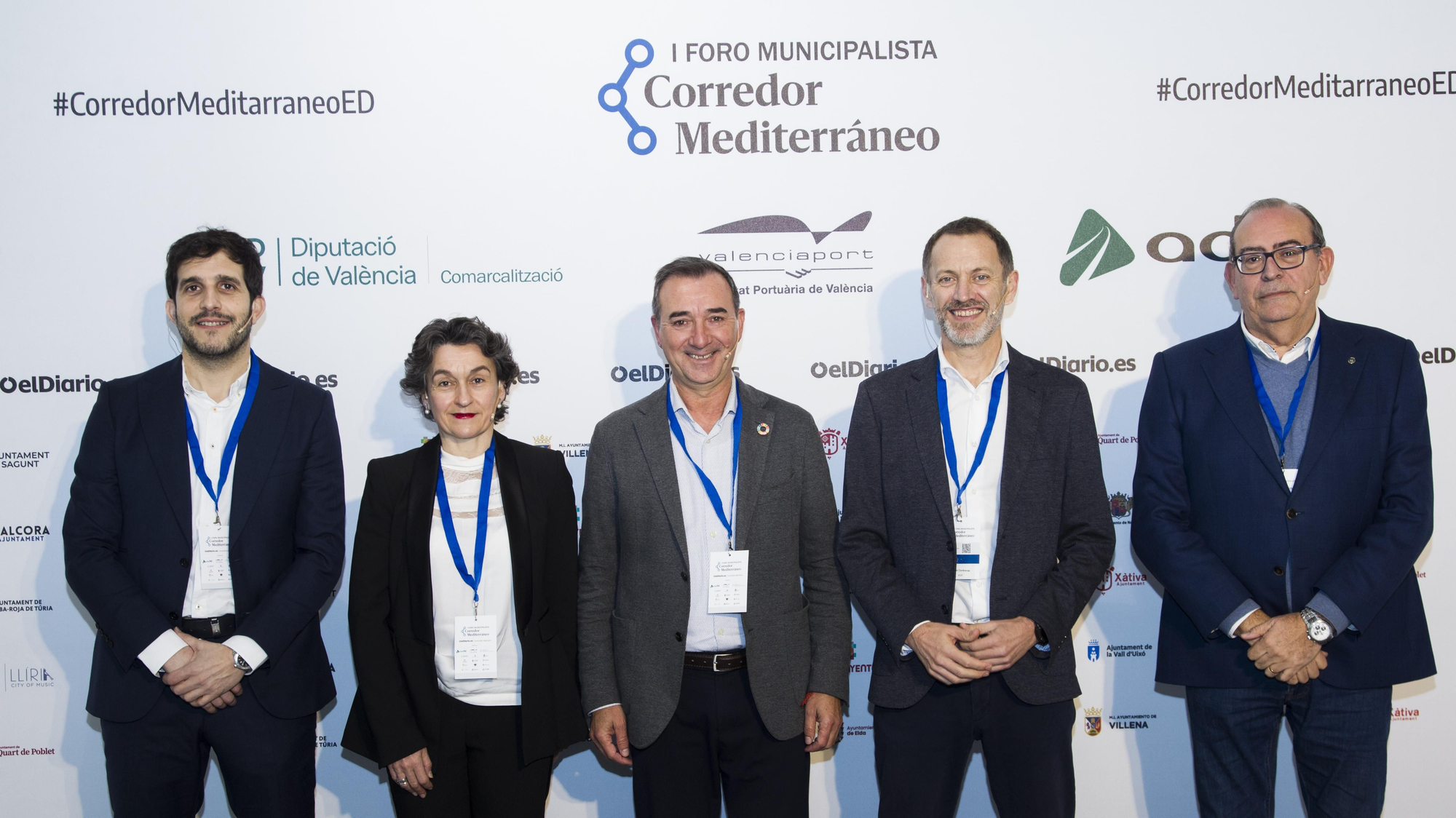 El subsidirector de elDiario.es Comunitat Valenciana, Sergi Pitarch; la presidenta de la Autoridad Portuaria de Valencia, Mar Chao; el alcalde de Riba-roja del Túria, Robert Raga; el director adjunto de la Zona Este de Adif, Ángel Contreras; y el concejal de Puerto en Gandia, Miguel Ángel Picornell.