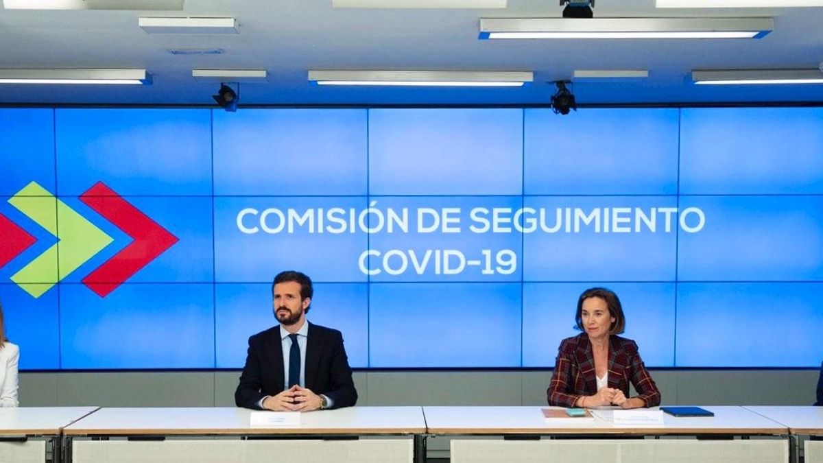 El presidente del PP, Pablo Casado, preside la Comisión de Seguimiento Covid-19 de su partido, a la que asisten Ana Pastor, Cuca Gamarra y Elvira Rodríguez, entre otras.