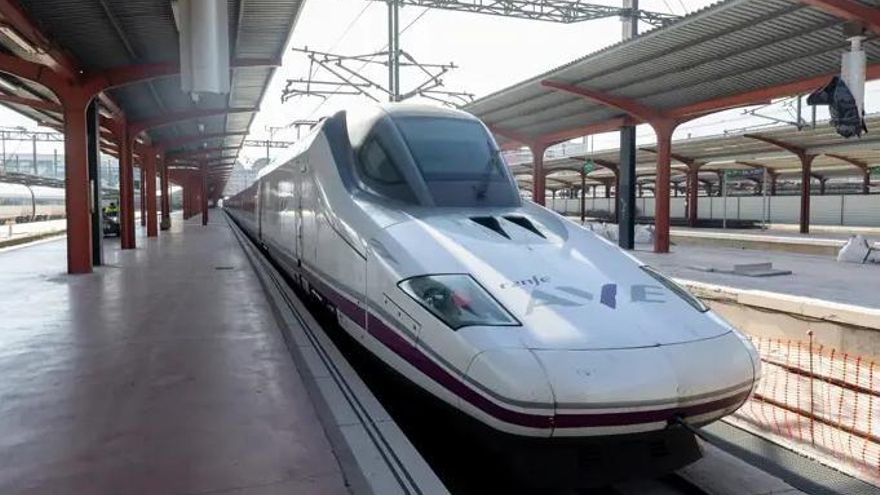 Tolón califica de "prioridad" las obras en la catenaria ferroviaria de la Sagra, pero no confirma fechas