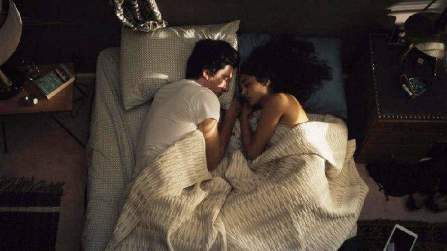 Dormir en la misma cama o separados: ¿qué es mejor para el descanso?