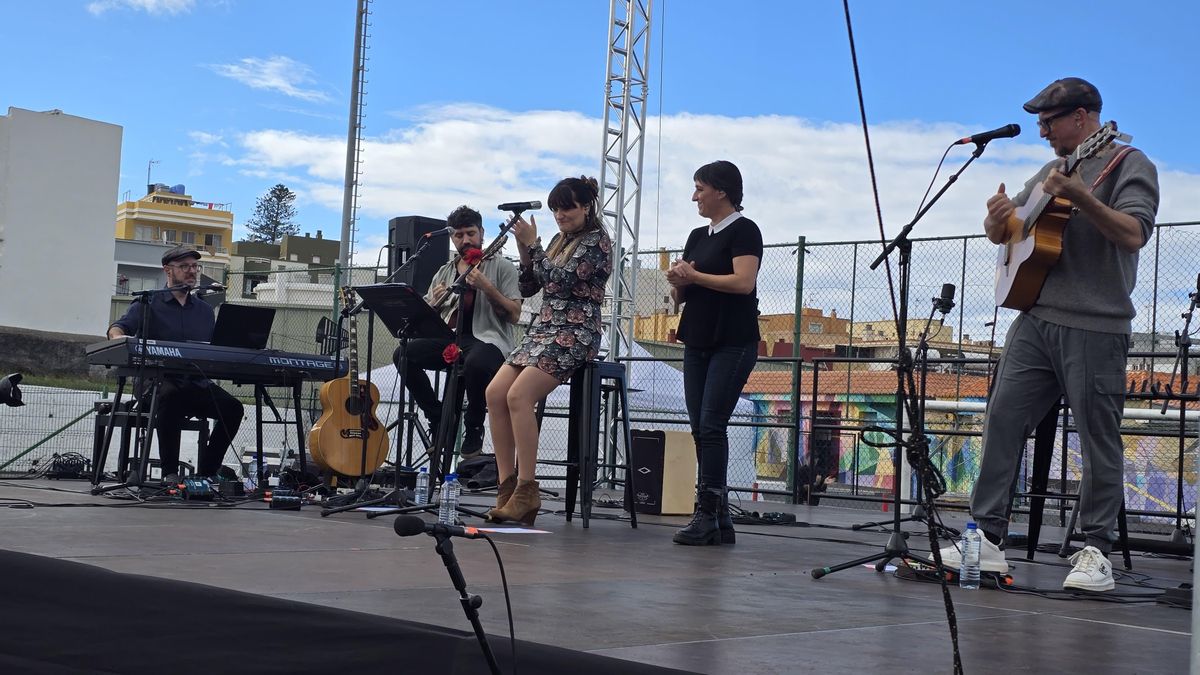 Rozalén  en concierto que ha ofrecido en la mañana de este viernes en Los Llanos de Aridane en el marco del II Congreso Educativo y Cultura Isla Bonita.