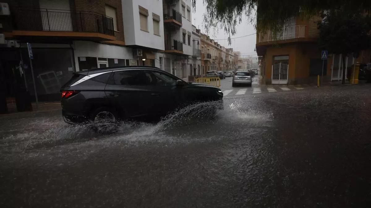 La AEMET eleva a naranja el aviso por lluvias para este jueves en toda la Región de Murcia