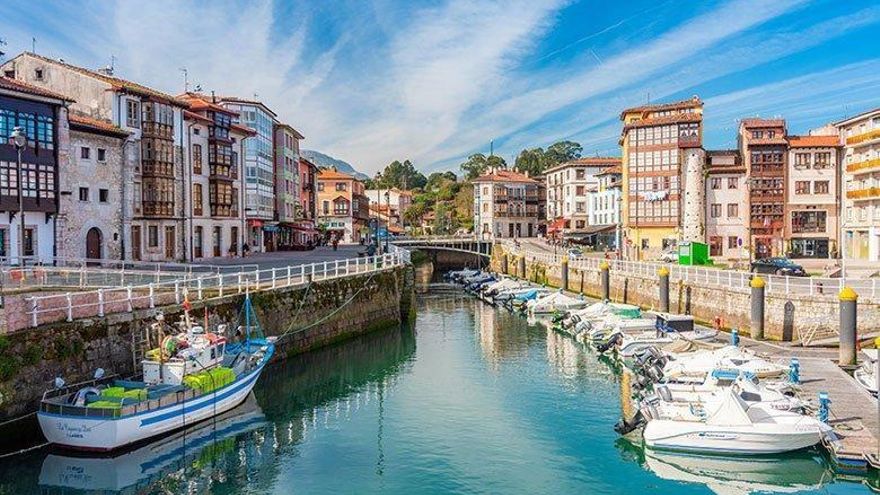 Llanes, la joya turística de Asturias, veta nuevas viviendas vacacionales durante un año