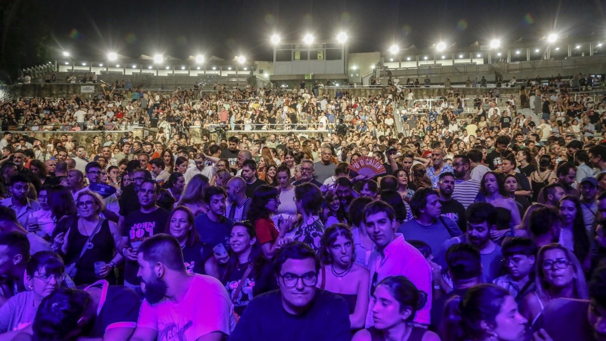 Concierto de Love of Lesbian en el Festival de la Guitarra