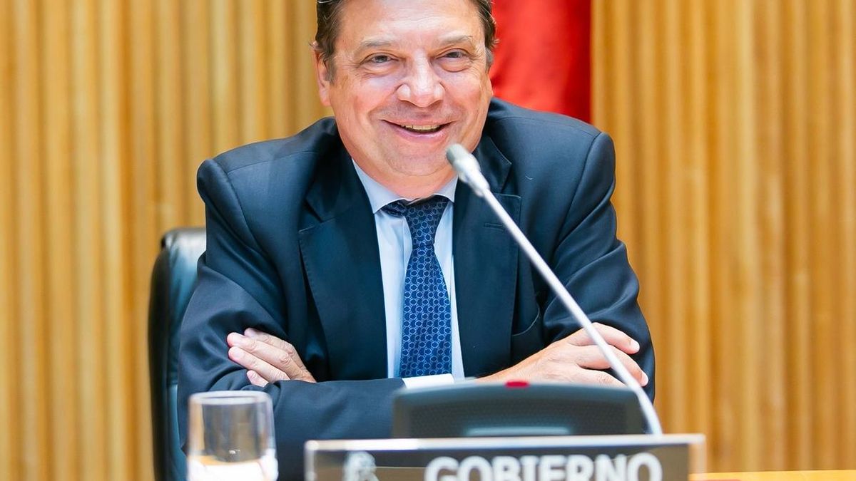 El juez archiva la causa contra el ministro Planas por los robos ilegales de agua en Doñana