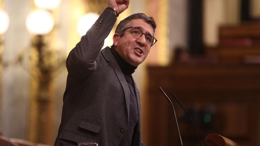 Patxi López durante una sesión plenaria.