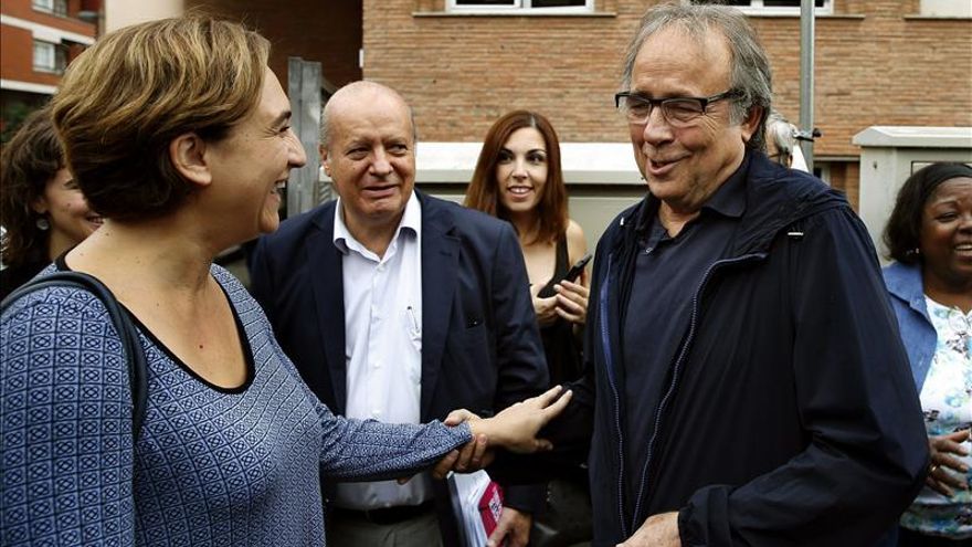 Serrat, Colau e izquierda catalana reivindican la vigencia de las ideas de Allende