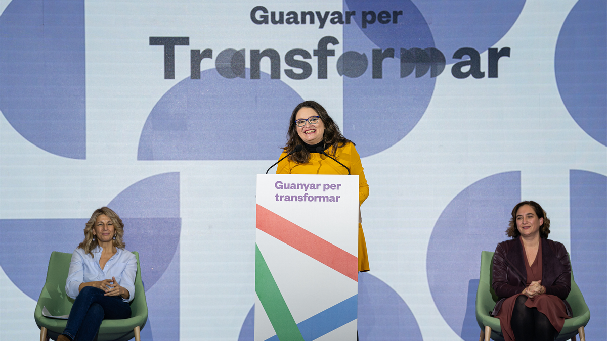De izquierda a derecha: la vicepresidenta segunda y ministra de Trabajo y Economía Social, Yolanda Díaz; la vicepresidenta de la Generalitat Valenciana, Mónica Oltra, y la alcaldesa de Barcelona, Ada Colau, en la III Assemblea Nacional de los comuns