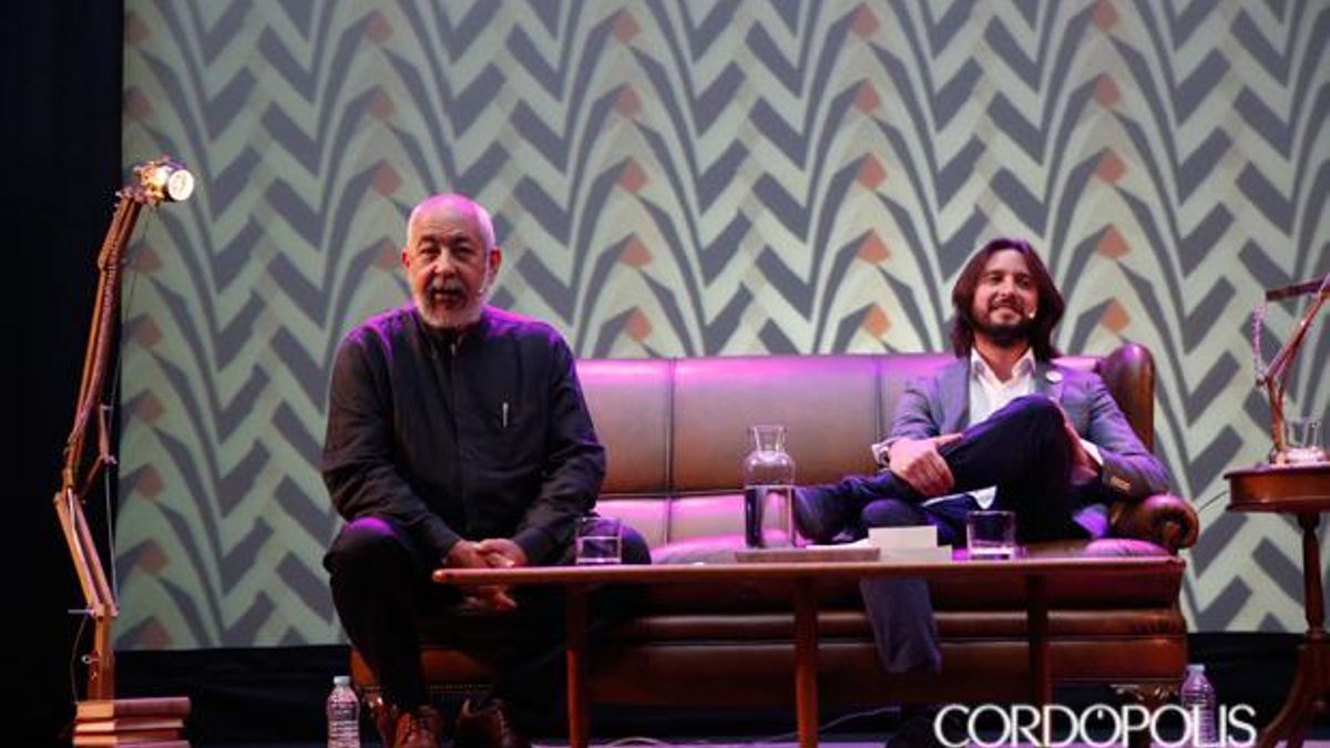 Leonardo Padura junto a Nacho Montoto, en Cosmopoética 2016 