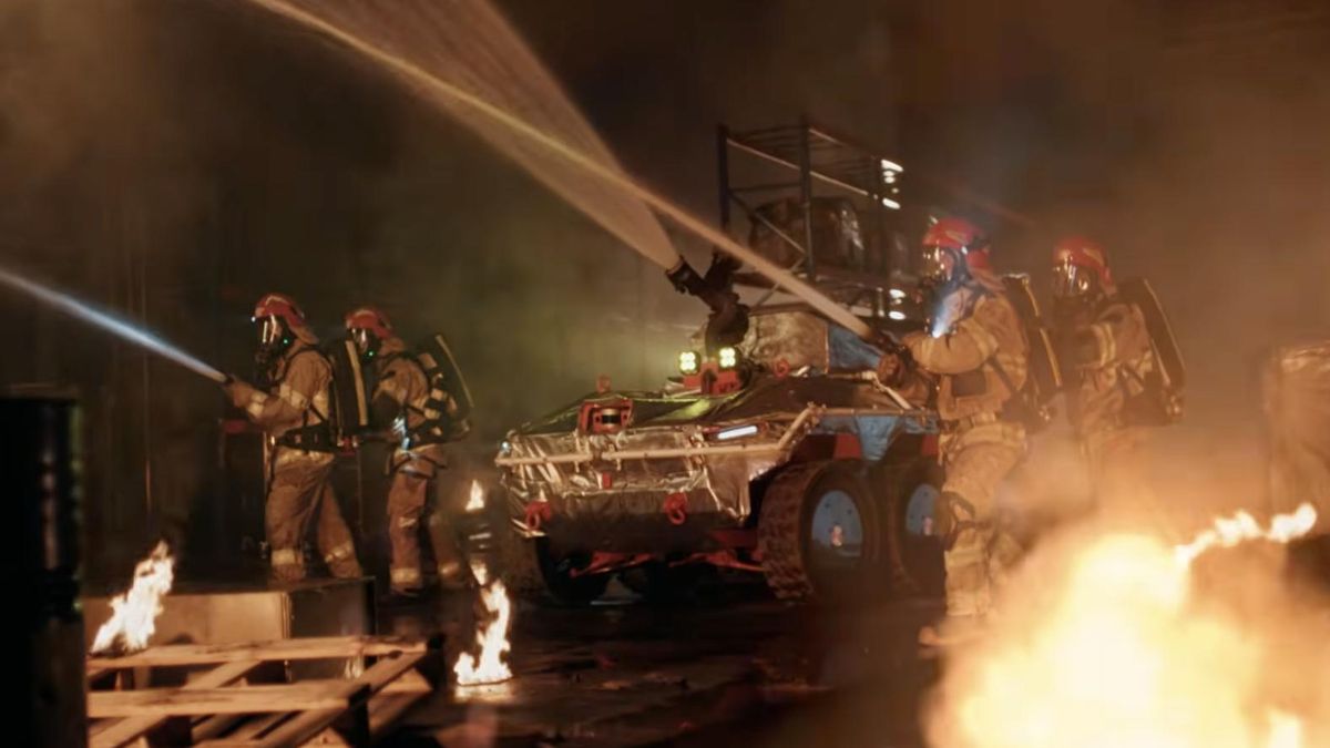 Los bomberos ya tienen una nueva herramienta para los peores incendios: un robot que entra antes que nadie a casi 1.000 grados de calor