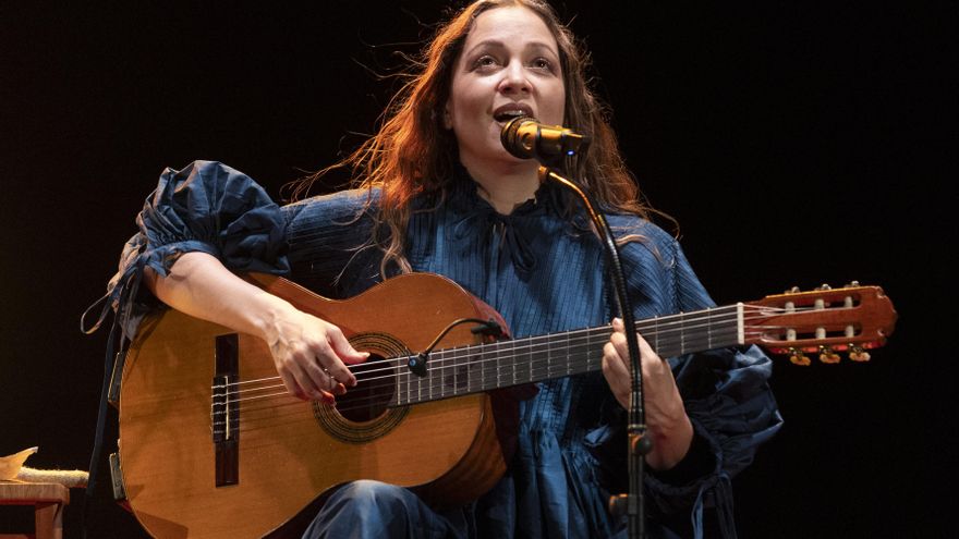 Natalia Lafourcade hechiza al público español con un gira que va 'Hasta la raíz'