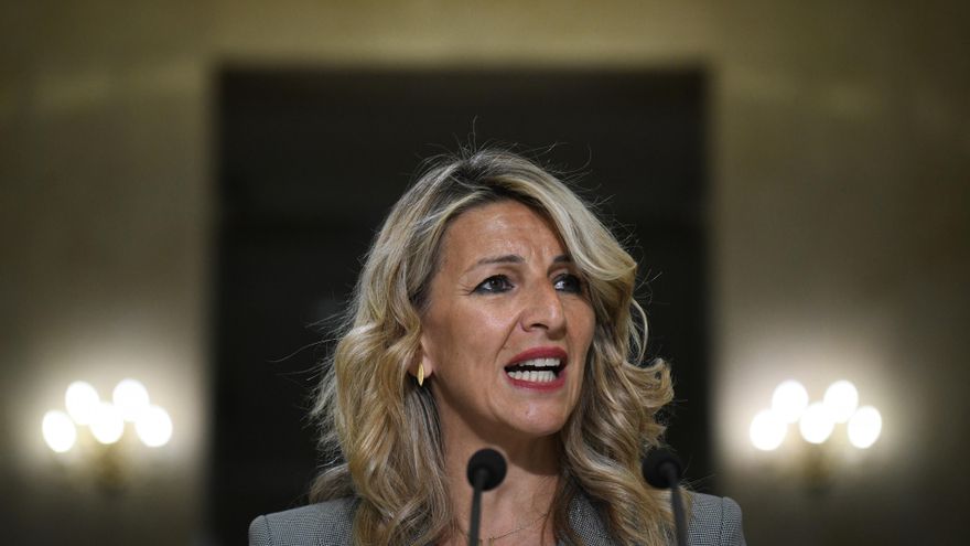 La vicepresidenta segunda y ministra de Trabajo, Yolanda Díaz, interviene durante la firma de un acuerdo de diálogo social con UGT y CCOO, en la sede del Ministerio, a 8 de mayo de 2024, en Madrid (España). Yolanda Díaz ha firmado este acuerdo de diálogo