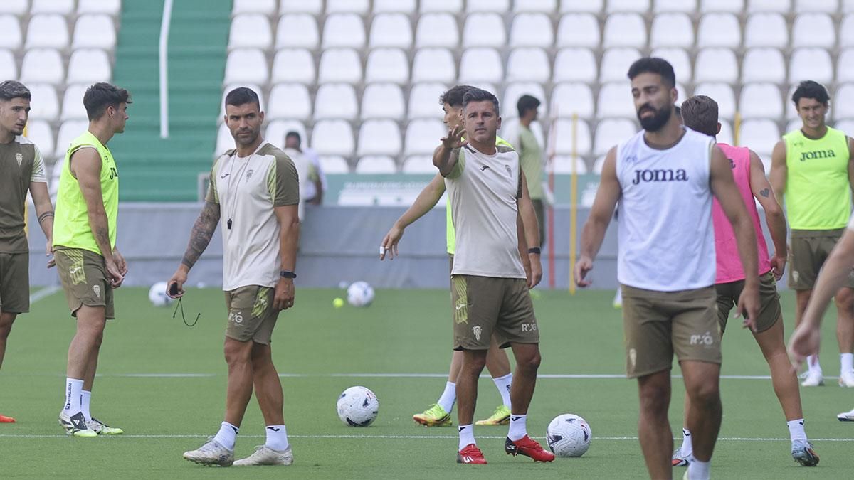 Entrenamiento del Córdoba a puerta abierta para la afición
