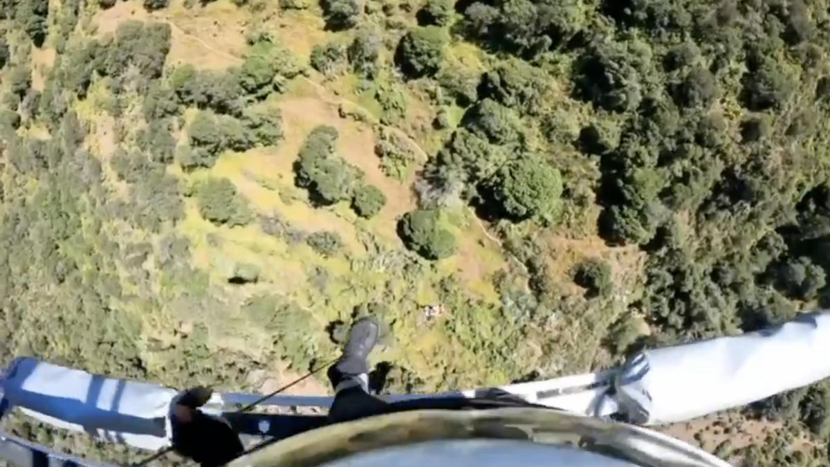 Rescatada en helicóptero una senderista que se cayó en el barranco de los Cernícalos, en Telde
