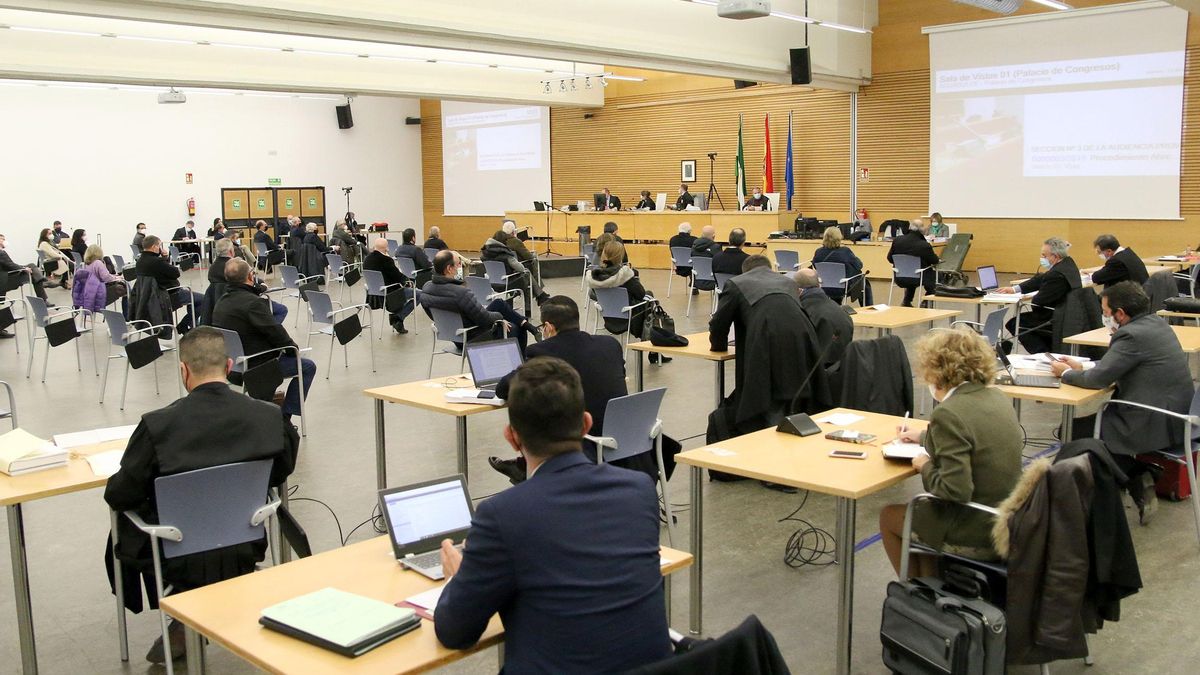 Archivo - Macrojuicio del caso 'Poniente' en el Palacio de Congresos y Exposiciones de Aguadulce, en Roquetas de Mar (Almería)