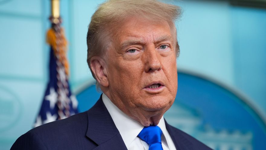 Trump firma un memorando para endurecer la política estadounidense en Cuba