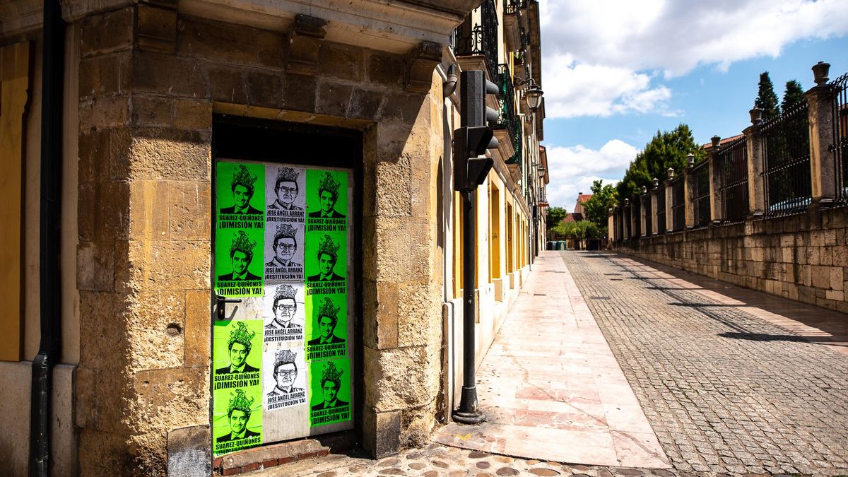 Aparecen carteles en la provincia de León que piden la dimisión de Quiñones y del Director General de Política Forestal
