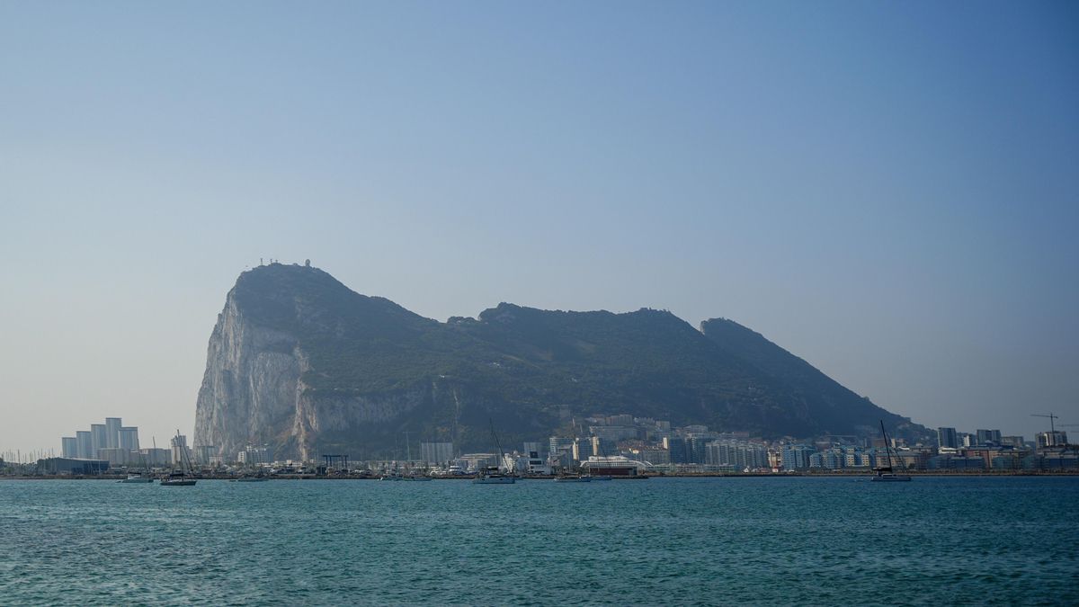 Archivo - Imágenes de la frontera entre España y el Peñón de Gibraltar. A 12 de junio de 2025 en La Línea de la Concepción, Cádiz (Andalucía).