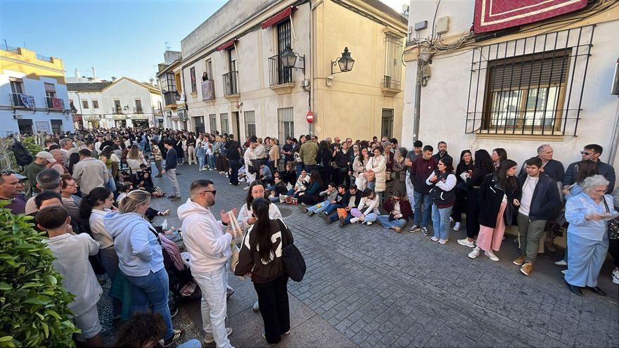 Público en San Lorenzo a la espera de la salida de Ánimas.