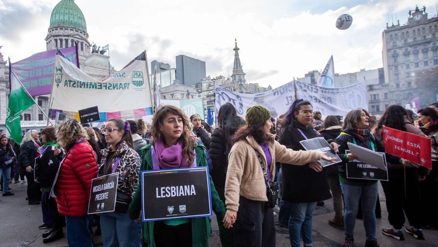 #NiUnaMenos: por Nora Cortiñas y contra el triple lesbicidio de Barracas, las mujeres volvieron a marchar