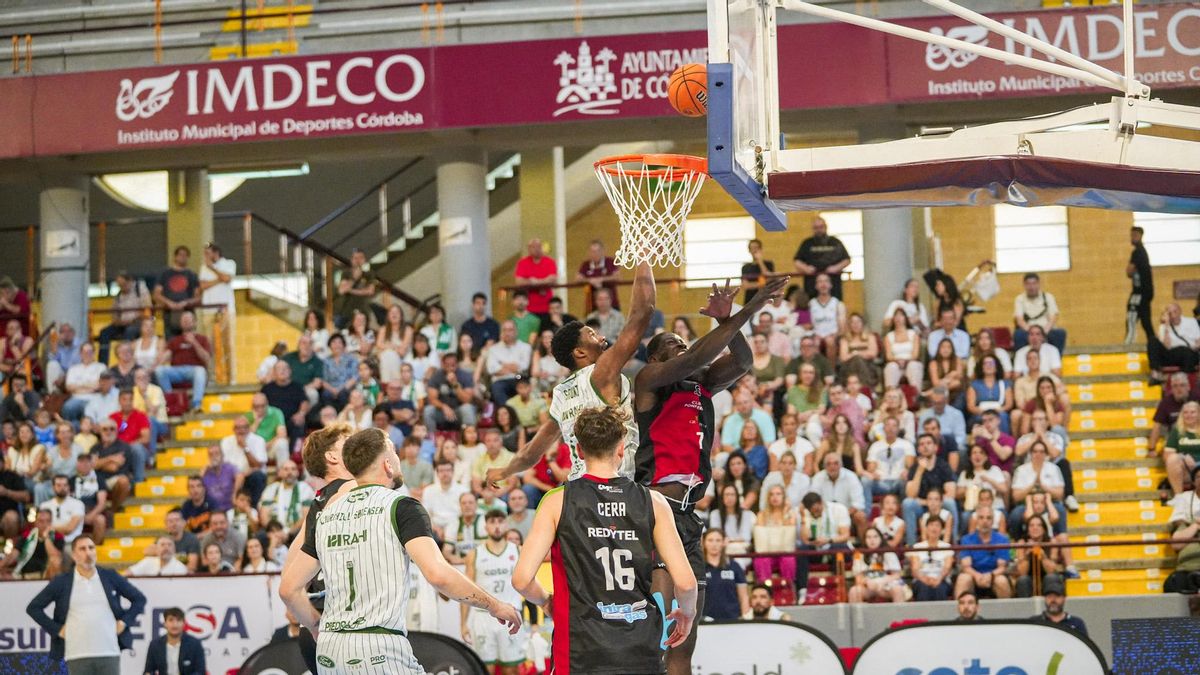 Lance del duelo de ida Coto Córdoba CB - Clínica Ponferrada SDP