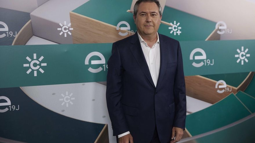 Espadas a su llegada al debate electoral.