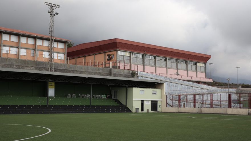 IES El Paso, junto al campo de fútbol. (ALEJANDRO RAMOS)