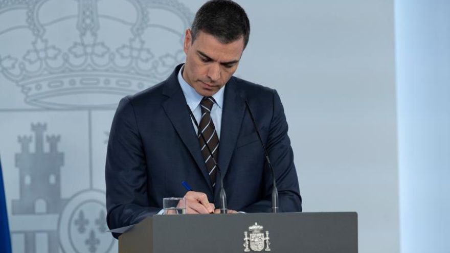 El presidente del Gobierno, Pedro Sánchez, durante la rueda de prensa telemática ofrecida el pasado sábado en el Palacio de la Moncloa, en Madrid.