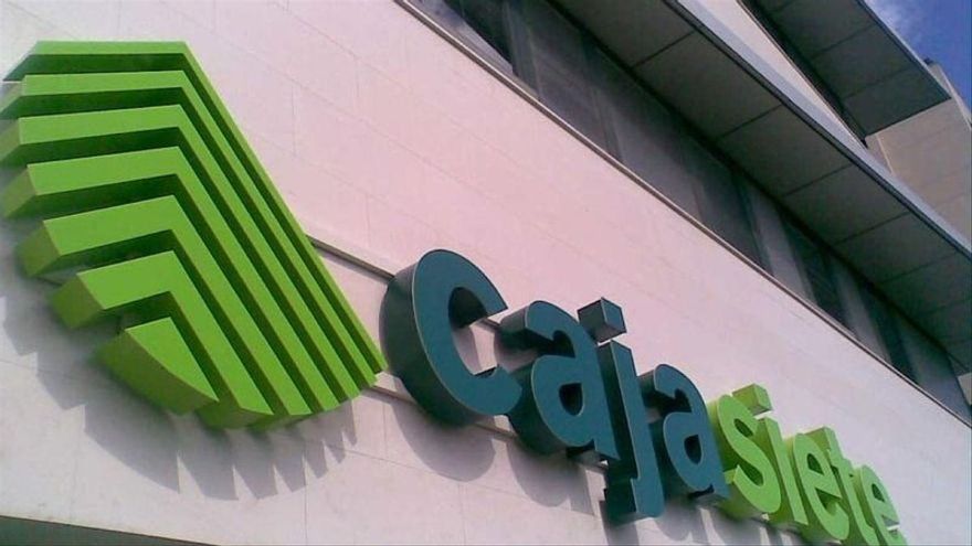 Los comercios afectados por el volcán de La Palma se podrán beneficiar de un tercer bloque de medidas de ayuda de Cajasiete