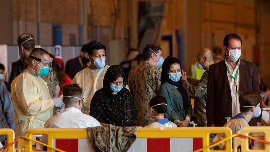 Refugiados evacuados de Afganistán en la base naval de Rota (Cádiz).