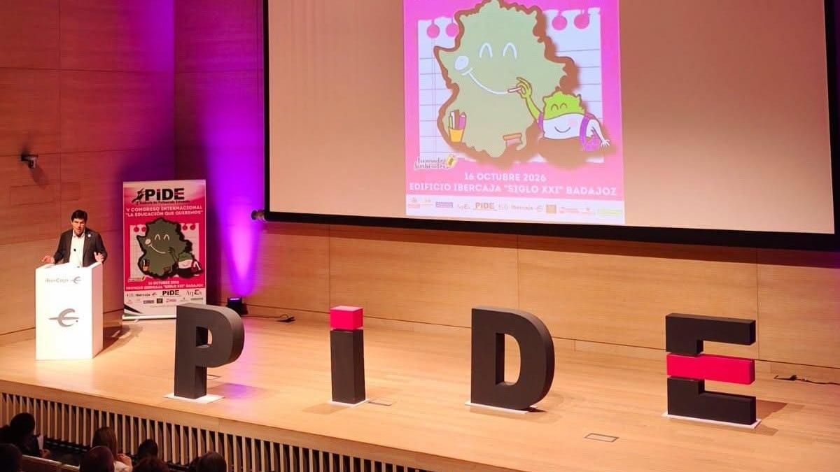 PIDE descarta el "modelo madrileño" en la educación extremeña y fija las prioridades tras subir los sueldos