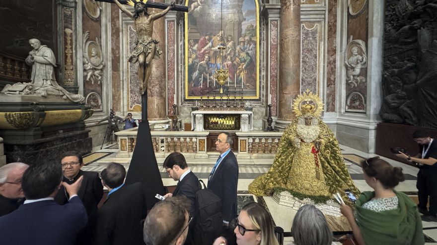 El Cachorro y la Esperanza ya están en el Vaticano y sorprenden a fieles de todo el mundo