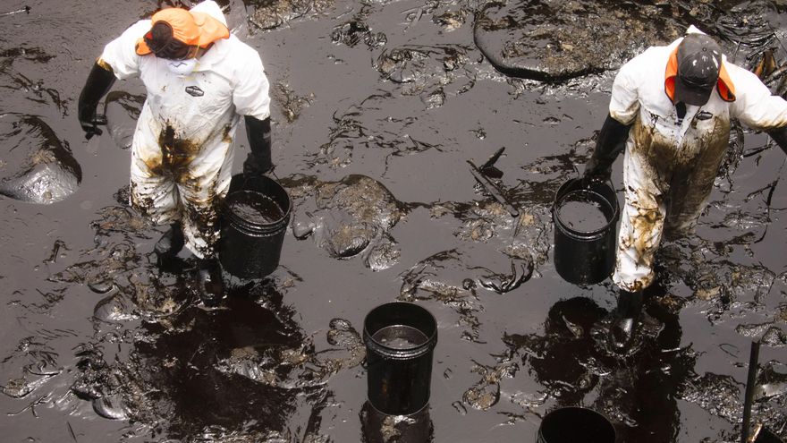 Perú declaró la "emergencia ambiental" por 90 días en la zona costera dañada por el derrame petrolero