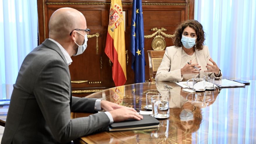 La ministra de Hacienda, María Jesús Montero, y el secretario de Estado de Derechos Sociales, Nacho Álvarez, durante una reunión para abordar las líneas generales de los Presupuestos