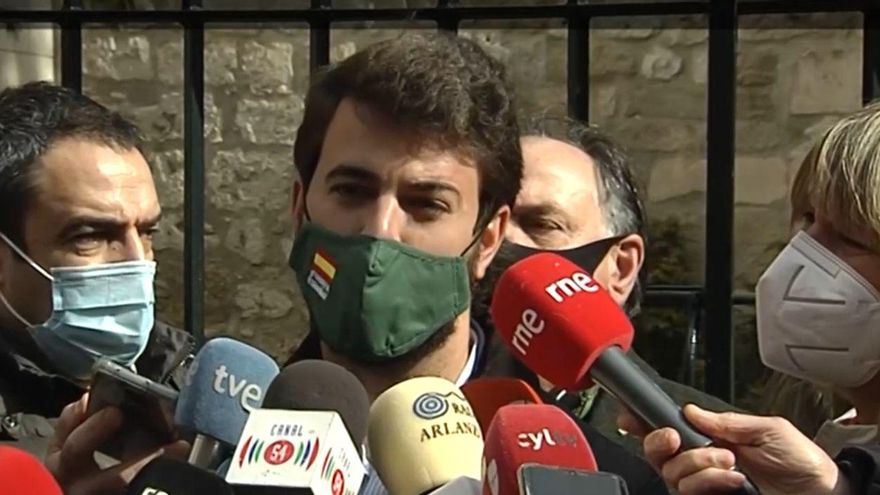 El líder de Vox en Castilla y León cuestiona la continuidad de la ley de violencia machista y las ayudas a migrantes