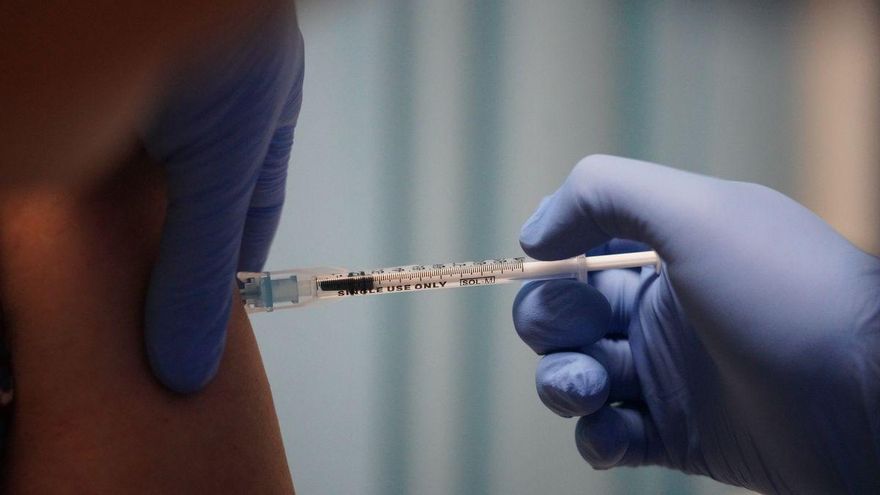 Navarra cita ya para vacunar contra la gripe y poner la tercera dosis contra la COVID-19 en los centros de salud