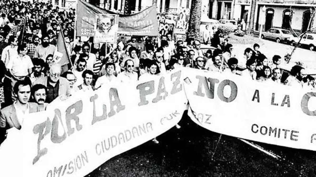 Manifestación en contra de la OTAN en Las Palmas de Gran Canaria, hace casi cuarenta años