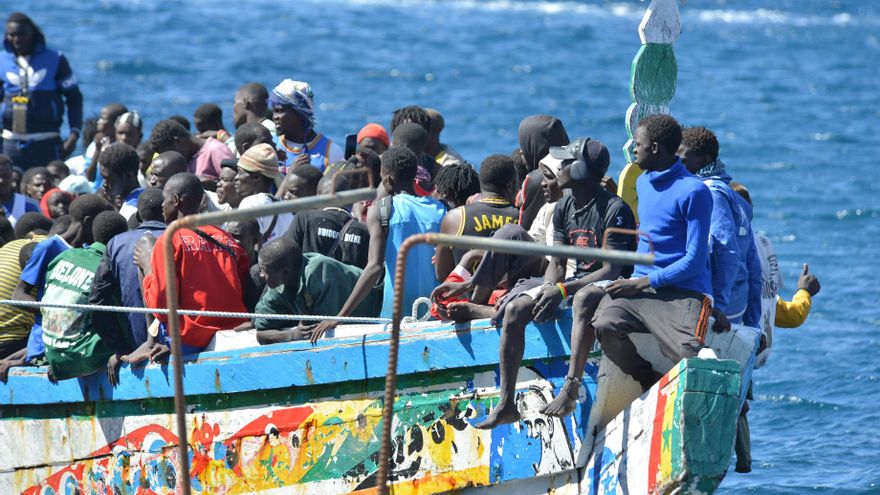 Marruecos rescata a 59 migrantes subsaharianos de una patera rumbo a Canarias