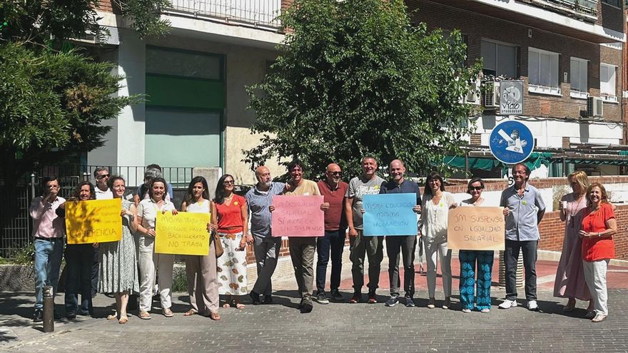 Un colegio, dos modelos, 600 euros de diferencia: docentes de Madrid usan la hora del recreo para exigir justicia salarial