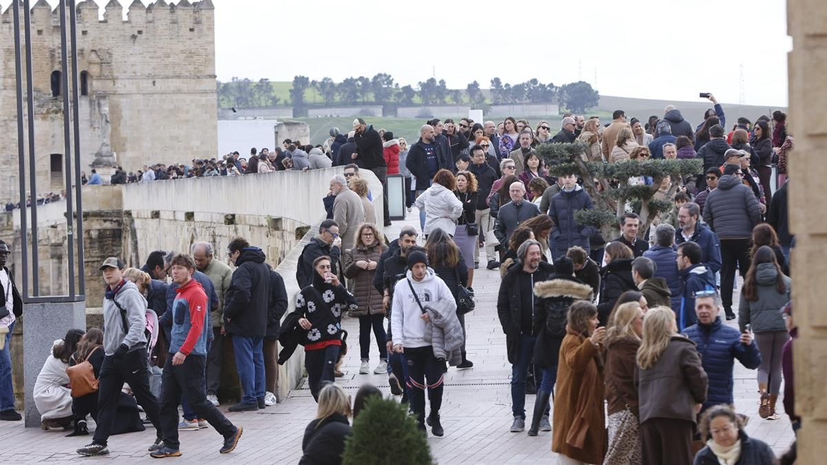 Las imágenes de la reapertura del Puente Romano tras el temporal