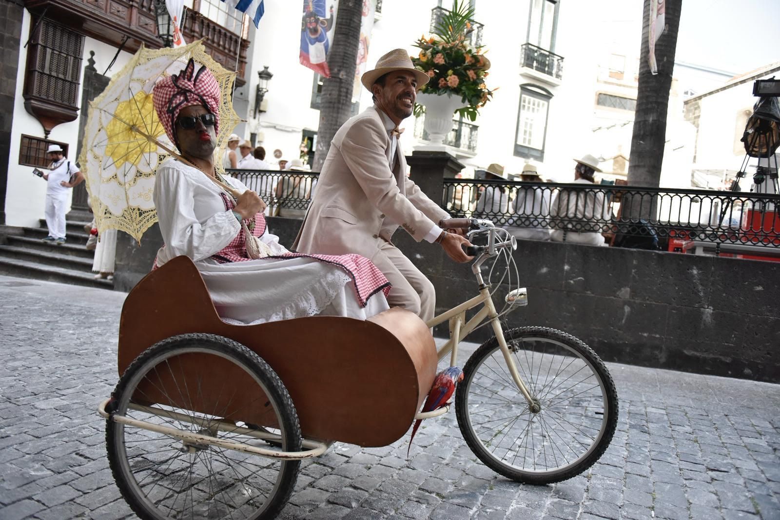 Los Indianos toman Santa Cruz de La Palma al son del Caribe.
