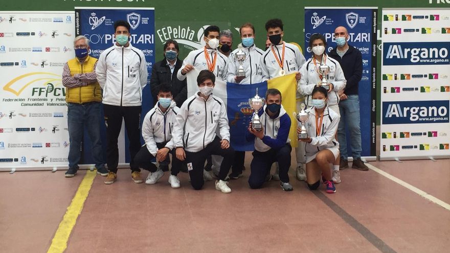 Miguel García y Hugo León ganan el Campeonato de España Juvenil de frontenis