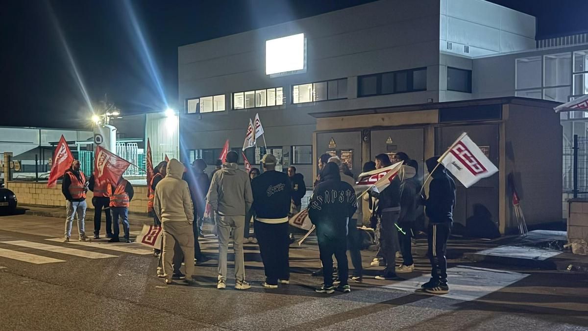 Amplio seguimiento en León en la segunda jornada de la huelga del sector de las conservas vegetales