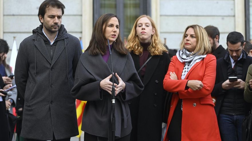 La secretaria general de Podemos, Ione Belarra, atiende a medios a su llegada al acto de homenaje a la Constitución.