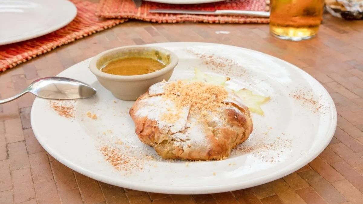 Qué es y para qué sirve el famoso agua de azahar en la repostería