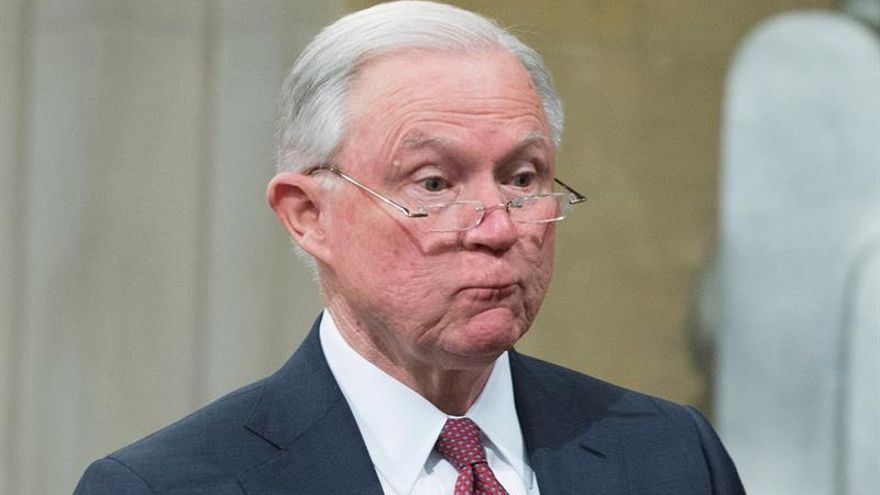 EE.UU. enjuiciará a los indocumentados que crucen la frontera y separará a los niños