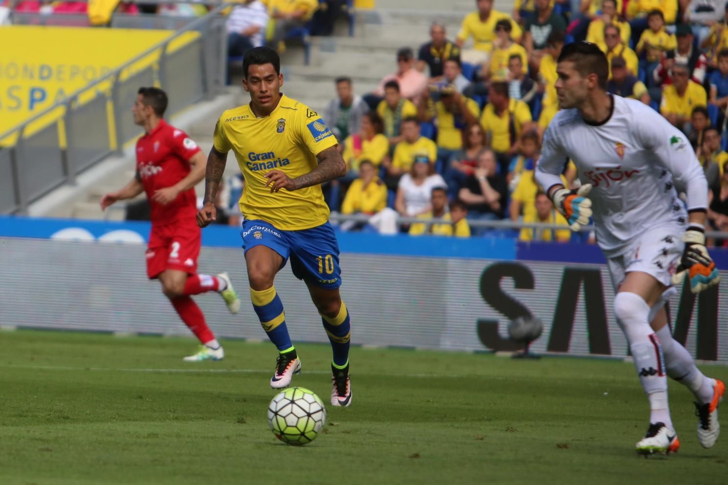 Imágenes del encuentro entre la UD Las Palmas y el Sporting de Gijón. (Alejandro Ramos).