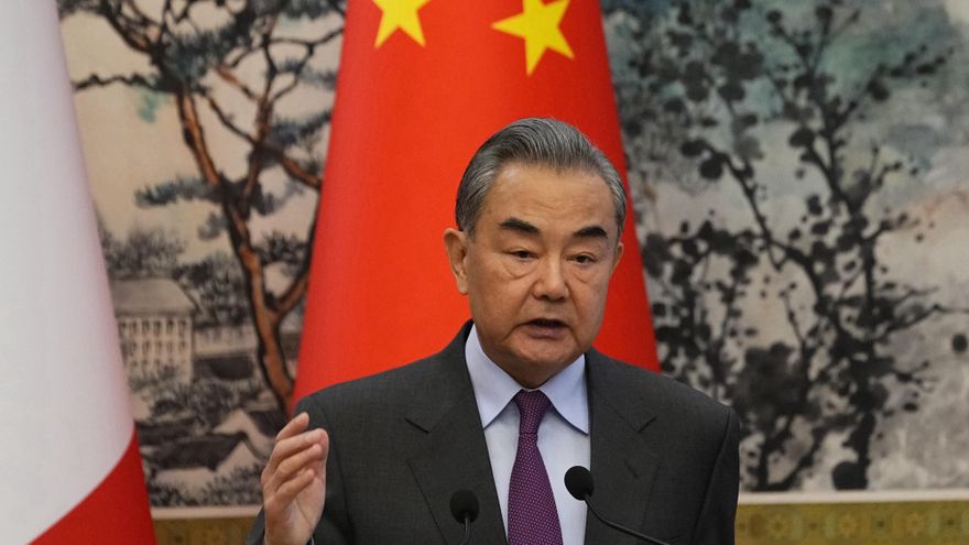China pide a Francia fortalecer la "confianza mutua" y respetar "intereses fundamentales"