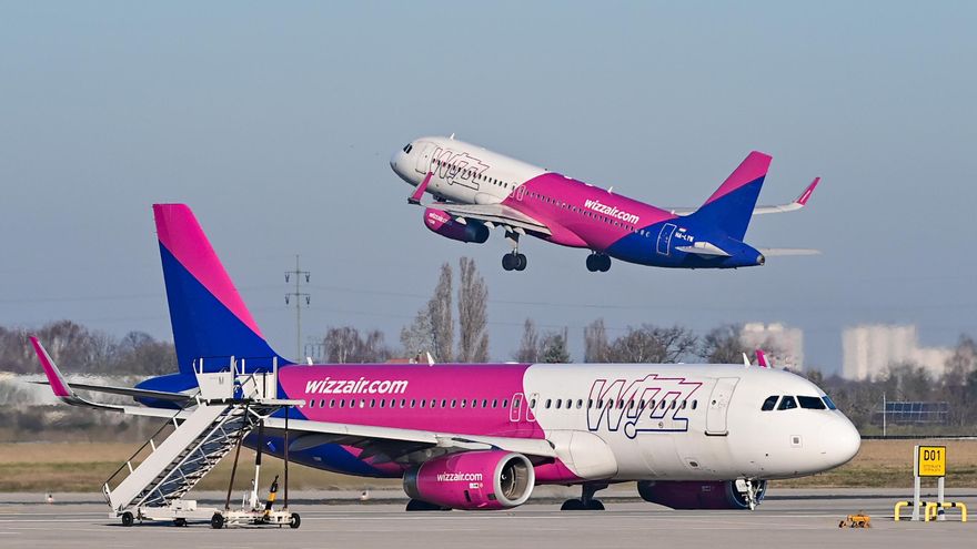 Las aerolíneas se lanzan a por el 'low cost' de larga distancia: vuelos baratos pero toca pagar por comer o pedir una manta